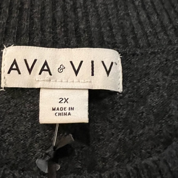 B7 NWT AVA & VIV SWEATER SIZE 2XL IN GRAY.  BUST 26.5”, LENGTH 28”. - Picture 4 of 13